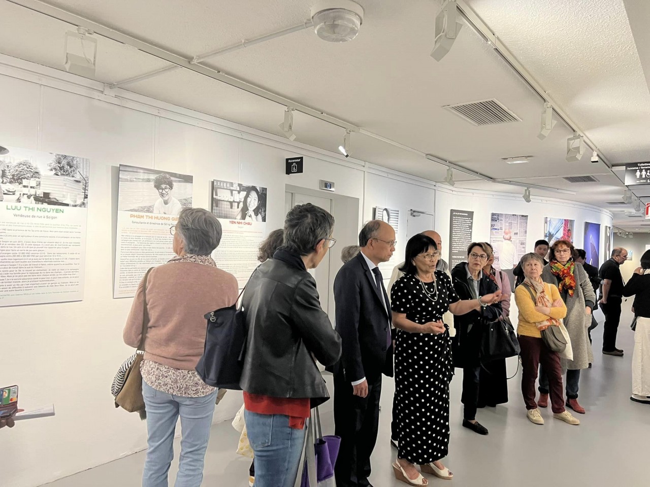 The Vietnamese Ambassador visits the photo exhibition Vietnam Facilitates Ties with Nantes City of France