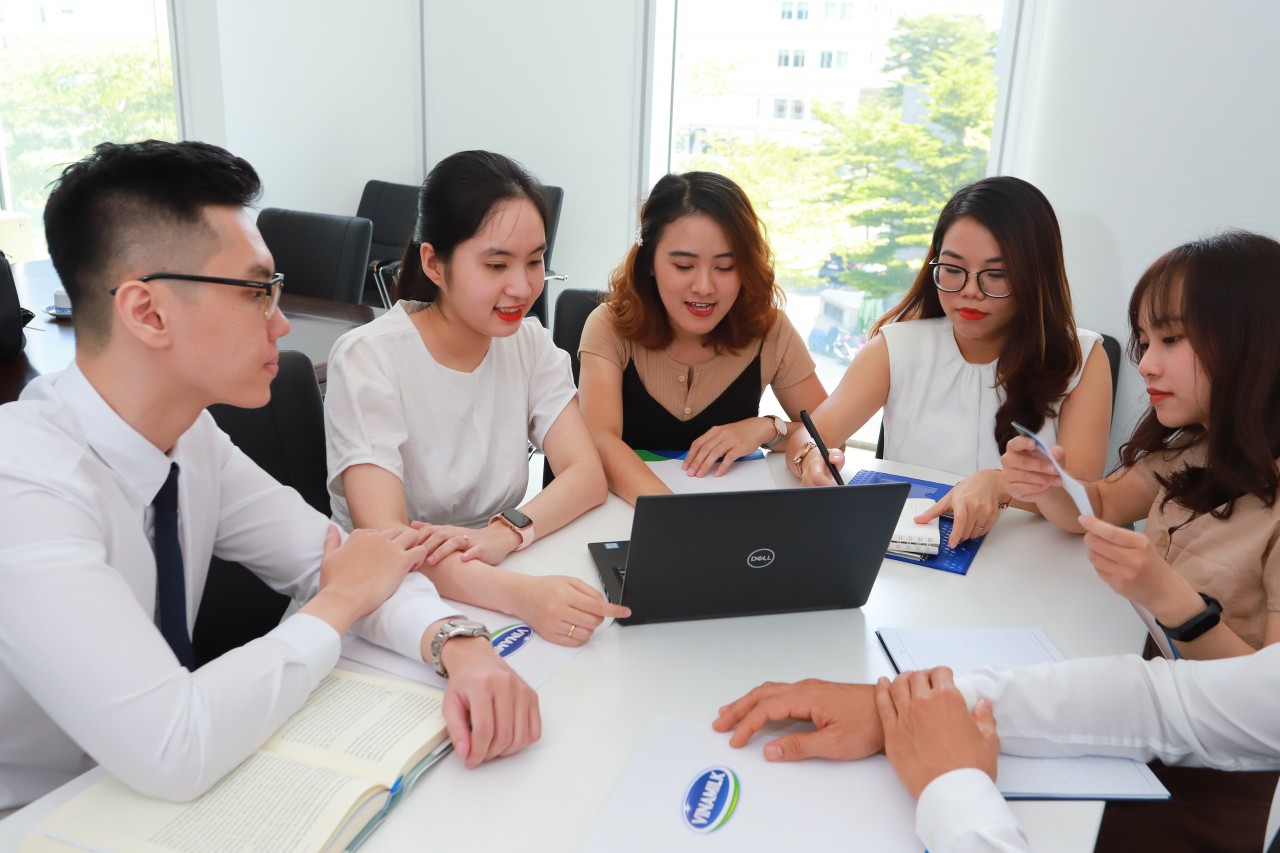 Nguồn nhân lực chất lượng là nền tảng cho việc phát triển bền vững của doanh nghiệp. Nguồn nhân lực chất lượng là nền tảng cho việc phát triển bền vững của doanh nghiệp.