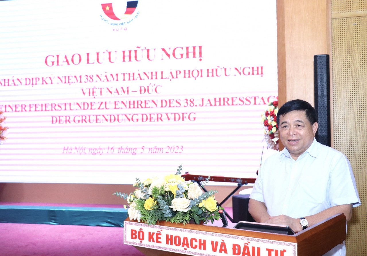 Bộ trưởng Bộ Kế hoạch và Đầu tư, Chủ tịch Hội hữu nghị Việt Nam - Đức Nguyễn Chí Dũng phát biểu tại buổi lễ Bộ trưởng Bộ Kế hoạch và Đầu tư, Chủ tịch Hội hữu nghị Việt Nam - Đức Nguyễn Chí Dũng phát biểu tại buổi lễ