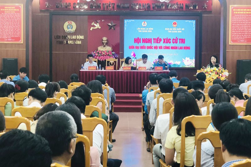 Trao tặng 150 suất quà cho công nhân lao động khó khăn ở Quảng Bình Trao tặng 150 suất quà cho công nhân lao động khó khăn ở Quảng Bình