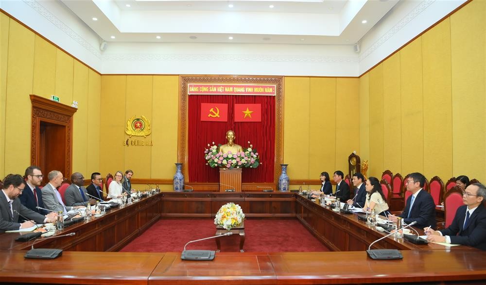 Lãnh đạo Bộ Công an tiếp Đoàn Ủy ban tự do tôn giáo quốc tế Hoa Kỳ (Ảnh: Bộ Công an). Lãnh đạo Bộ Công an tiếp Đoàn Ủy ban tự do tôn giáo quốc tế Hoa Kỳ (Ảnh: Bộ Công an).
