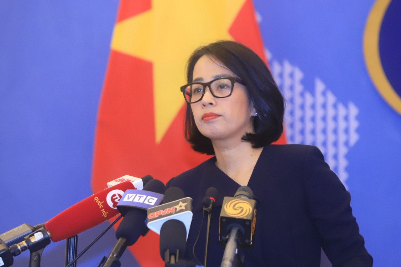 Trung Quốc lắp đặt phao đèn báo hiệu tại Trường Sa là vi phạm chủ quyền của Việt Nam Trung Quốc lắp đặt phao đèn báo hiệu tại Trường Sa là vi phạm chủ quyền của Việt Nam
