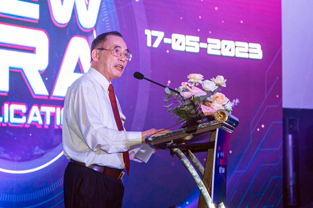 Ông Hoàng Văn Huây, Chủ tịch Hiệp hội Blockchain Việt Nam tại Lễ kỷ niệm. Ông Hoàng Văn Huây, Chủ tịch Hiệp hội Blockchain Việt Nam tại Lễ kỷ niệm.