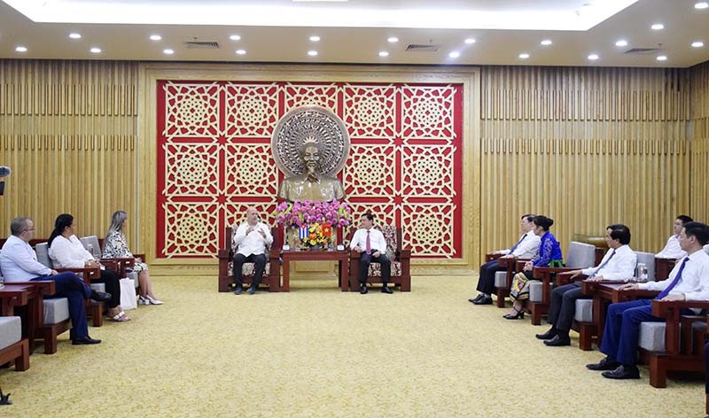 Lãnh đạo tỉnh Nghệ An tiếp xã giao Đoàn Đại biểu cấp cao Ủy ban Bảo vệ Cách mạng Cuba Lãnh đạo tỉnh Nghệ An tiếp xã giao Đoàn Đại biểu cấp cao Ủy ban Bảo vệ Cách mạng Cuba