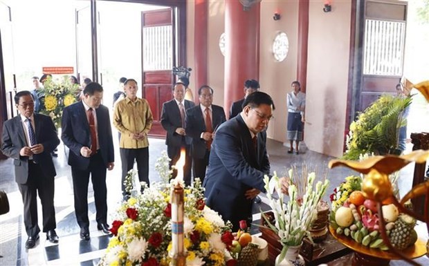 At an incense-offering ceremony in Laos. Photo: VNA At an incense-offering ceremony in Laos. Photo: VNA