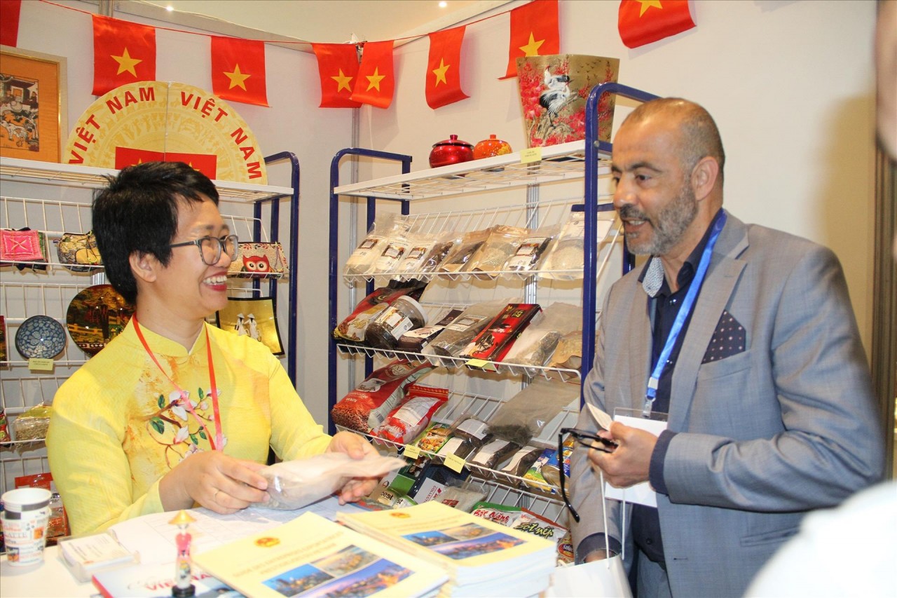 Many Vietnamese products are displayed at the event. Photo: VNA Many Vietnamese products are displayed at the event. Photo: VNA