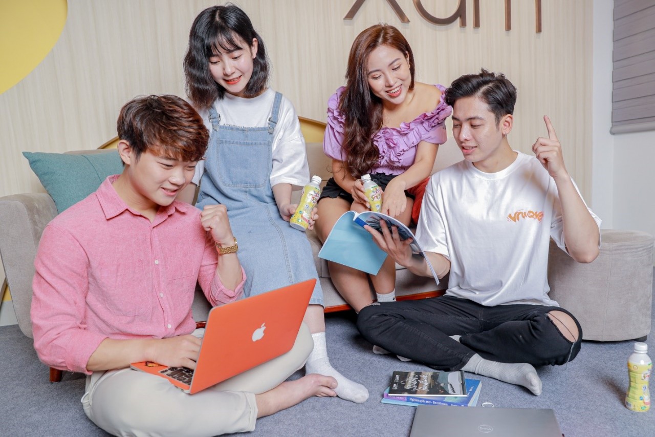 Nhiều công việc dành cho giới trẻ ngày nay không gò bó thời gian, địa điểm làm việc.