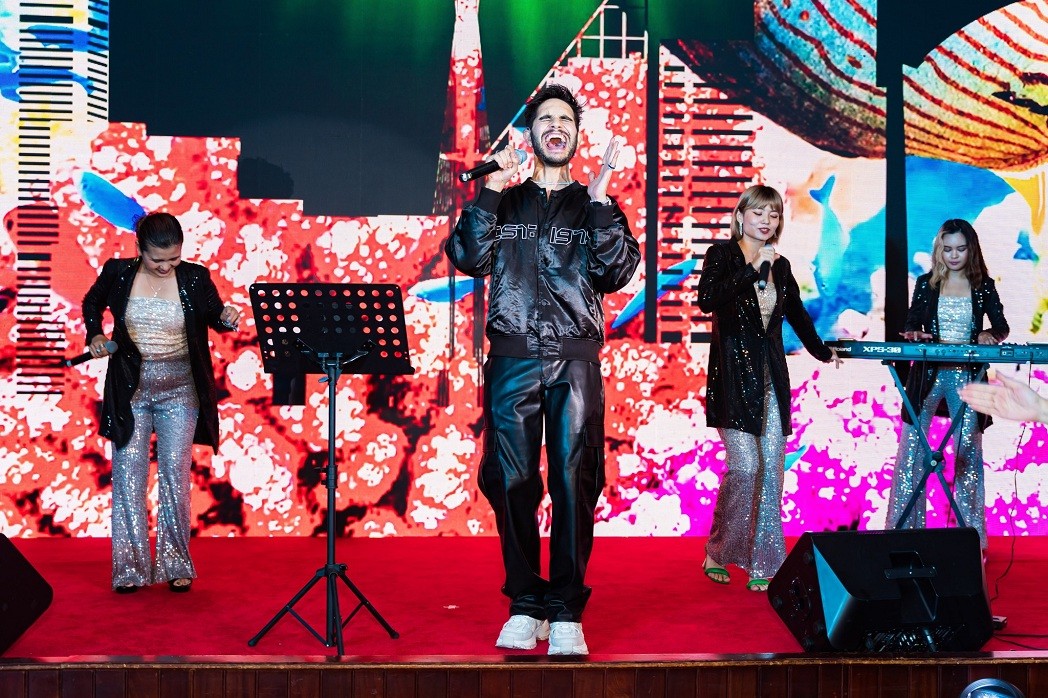 Musician Isaiah Firebrace performs at the Taste of Australia Gala. Source: Australian embassy in Vietnam Musician Isaiah Firebrace performs at the Taste of Australia Gala. Source: Australian embassy in Vietnam