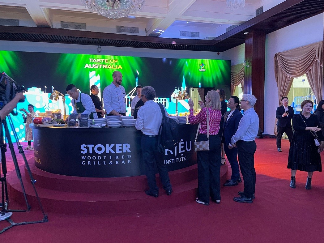 The event transformed us with spectacular visual lightscapes and culinary treats. The event transformed us with spectacular visual lightscapes and culinary treats.
