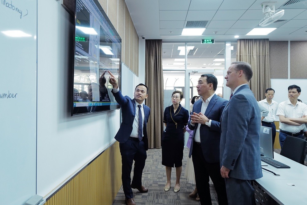Các đại biểu được giới thiệu về hệ thống thông tin trong Khóa học. Các đại biểu được giới thiệu về hệ thống thông tin trong Khóa học.