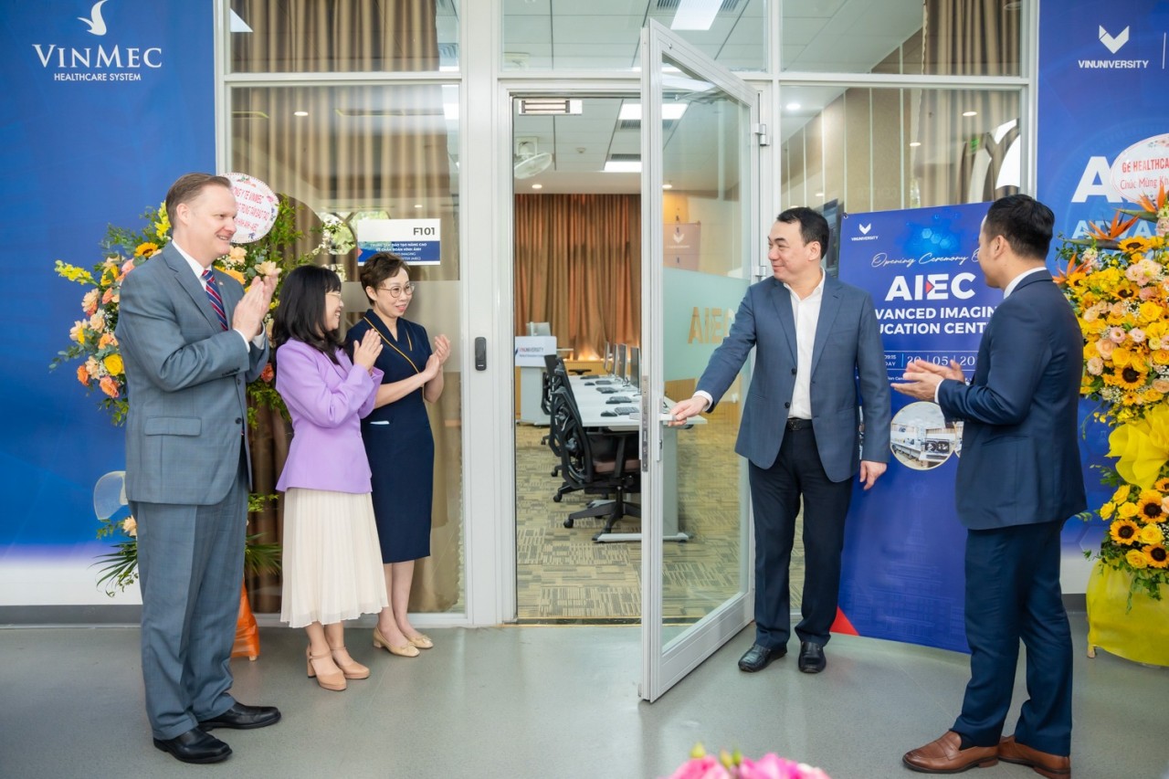 Chính thức khai trương trung Tâm chẩn đoán hình ảnh nâng cao AIEC. Chính thức khai trương trung Tâm chẩn đoán hình ảnh nâng cao AIEC.