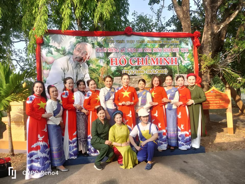 Đoàn nghệ thuật dân ca, dân vũ Thành Sen tỉnh Hà Tĩnh Đoàn nghệ thuật dân ca, dân vũ Thành Sen tỉnh Hà Tĩnh