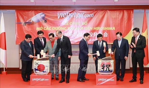 Delegates attend a ceremony to announce the first direct air route between Vietnam's capital city of Hanoi and Japan's Hiroshima prefecture on May 19. Photo: VNA Delegates attend a ceremony to announce the first direct air route between Vietnam's capital city of Hanoi and Japan's Hiroshima prefecture on May 19. Photo: VNA