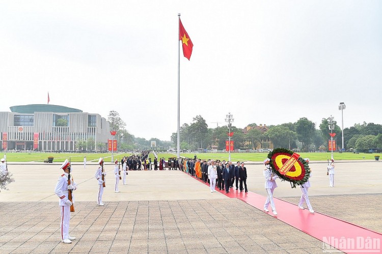Các đại biểu Quốc hội vào Lăng viếng Chủ tịch Hồ Chí Minh Các đại biểu Quốc hội vào Lăng viếng Chủ tịch Hồ Chí Minh