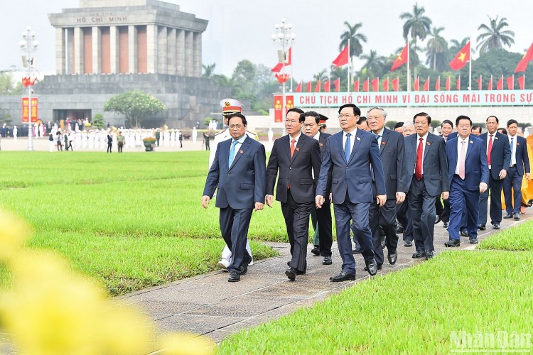 Các đại biểu Quốc hội vào Lăng viếng Chủ tịch Hồ Chí Minh Các đại biểu Quốc hội vào Lăng viếng Chủ tịch Hồ Chí Minh