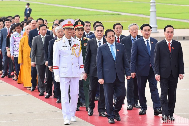 Các đại biểu Quốc hội vào Lăng viếng Chủ tịch Hồ Chí Minh Các đại biểu Quốc hội vào Lăng viếng Chủ tịch Hồ Chí Minh