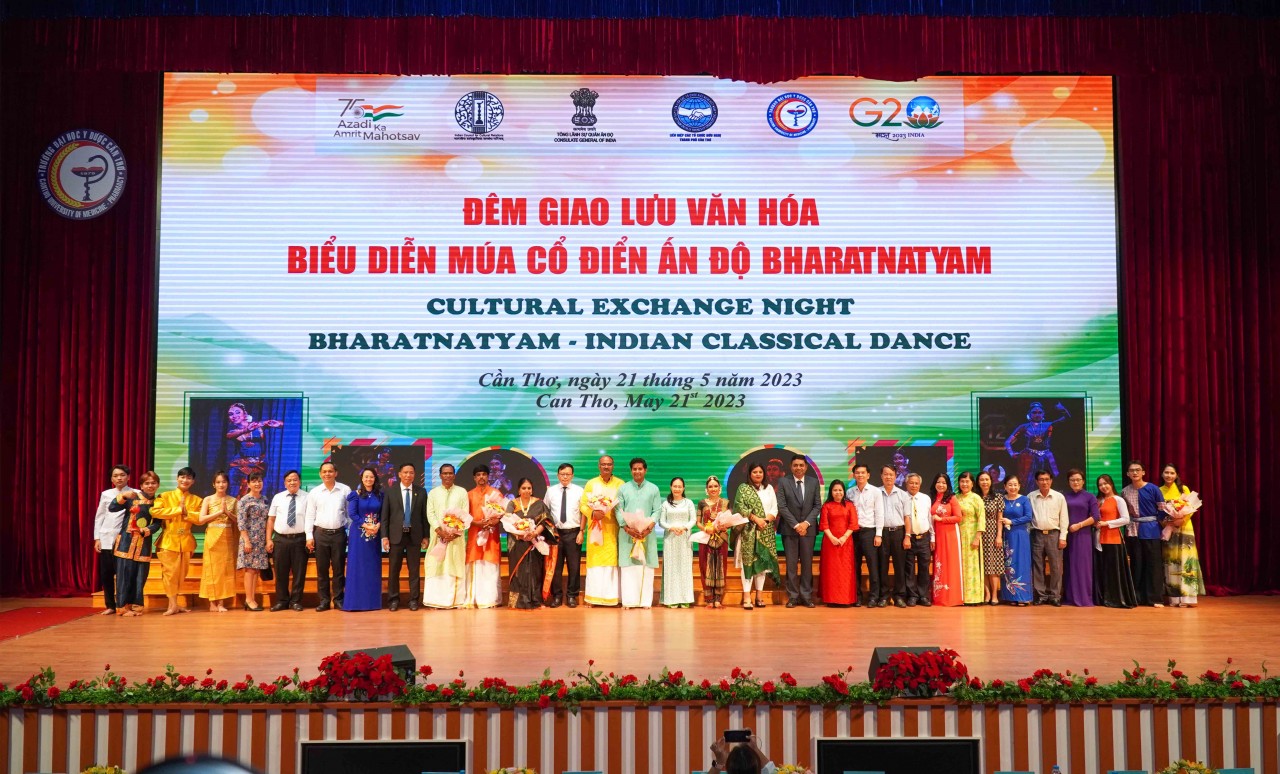 Cần Thơ: Giao lưu văn hóa biểu diễn múa cổ điển Ấn Độ Bharatnatyam Cần Thơ: Giao lưu văn hóa biểu diễn múa cổ điển Ấn Độ Bharatnatyam