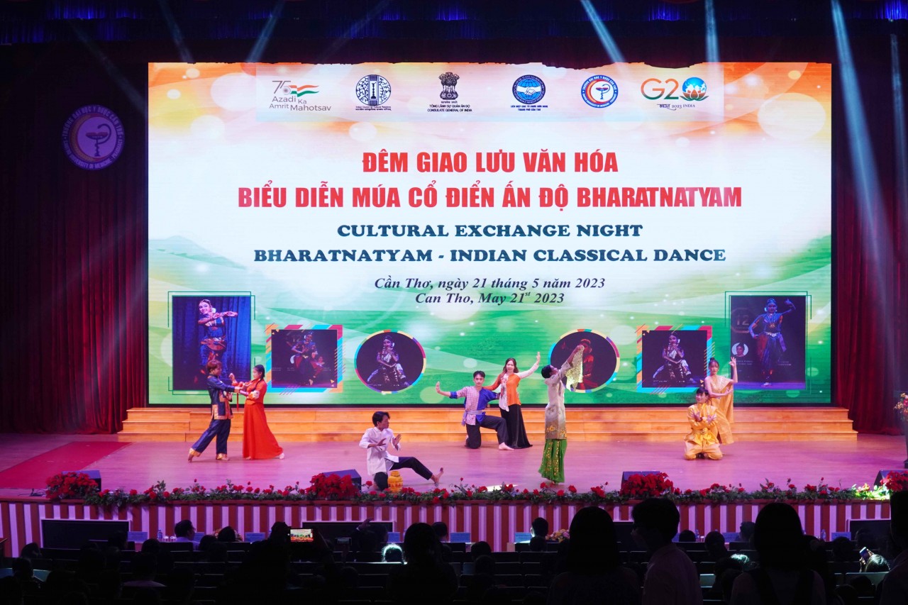 Cần Thơ: Giao lưu văn hóa biểu diễn múa cổ điển Ấn Độ Bharatnatyam Cần Thơ: Giao lưu văn hóa biểu diễn múa cổ điển Ấn Độ Bharatnatyam