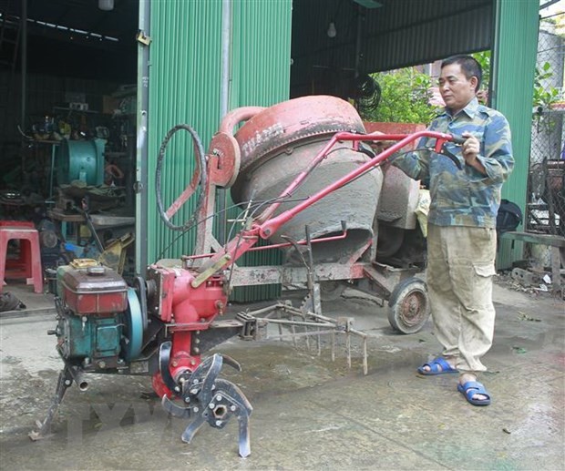 "Kỹ sư chân đất" biến đồng nát thành máy nông nghiệp hữu ích | Phong cách | Vietnam+ (VietnamPlus) "Kỹ sư chân đất" biến đồng nát thành máy nông nghiệp hữu ích | Phong cách | Vietnam+ (VietnamPlus)