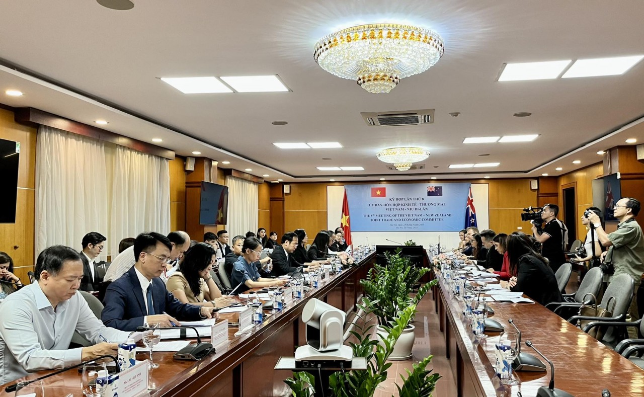 Deputy Secretary Vitalis and Deputy Minister Thang agreed, at the conclusion of the Joint Trade and Economic Commission (JTEC) meeting, that in the context of challenging economic trends, partnerships like ours really matter. Deputy Secretary Vitalis and Deputy Minister Thang agreed, at the conclusion of the Joint Trade and Economic Commission (JTEC) meeting, that in the context of challenging economic trends, partnerships like ours really matter.