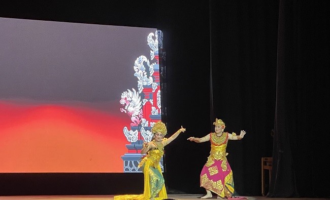 Chương trình giao lưu nhằm tăng cường hơn nữa sự hiểu biết lẫn nhau và thúc đẩy quan hệ tích cực giữa nhân dân, doanh nghiệp Việt Nam - Indonesia, cùng nhau hợp tác phát triển Chương trình giao lưu nhằm tăng cường hơn nữa sự hiểu biết lẫn nhau và thúc đẩy quan hệ tích cực giữa nhân dân, doanh nghiệp Việt Nam - Indonesia, cùng nhau hợp tác phát triển