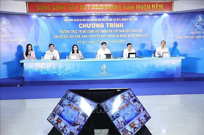 Dialogue Inspires Vietnamese Students’ Aspirations Dialogue Inspires Vietnamese Students’ Aspirations At Home and Abroad