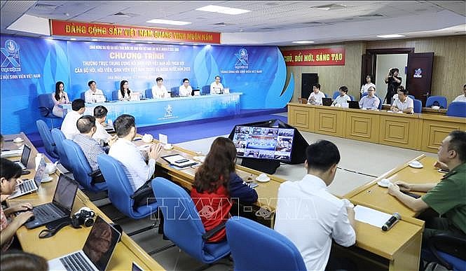 Dialogue Inspires Vietnamese Students’ Aspirations Dialogue Inspires Vietnamese Students’ Aspirations At Home and Abroad