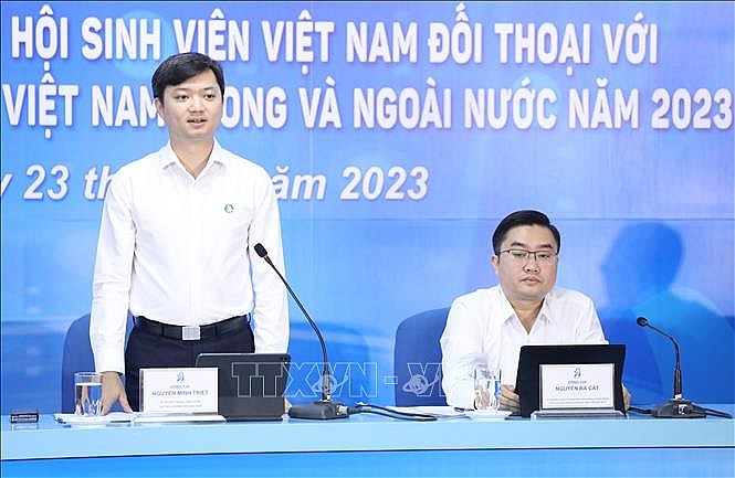 Dialogue Inspires Vietnamese Students’ Aspirations Dialogue Inspires Vietnamese Students’ Aspirations At Home and Abroad