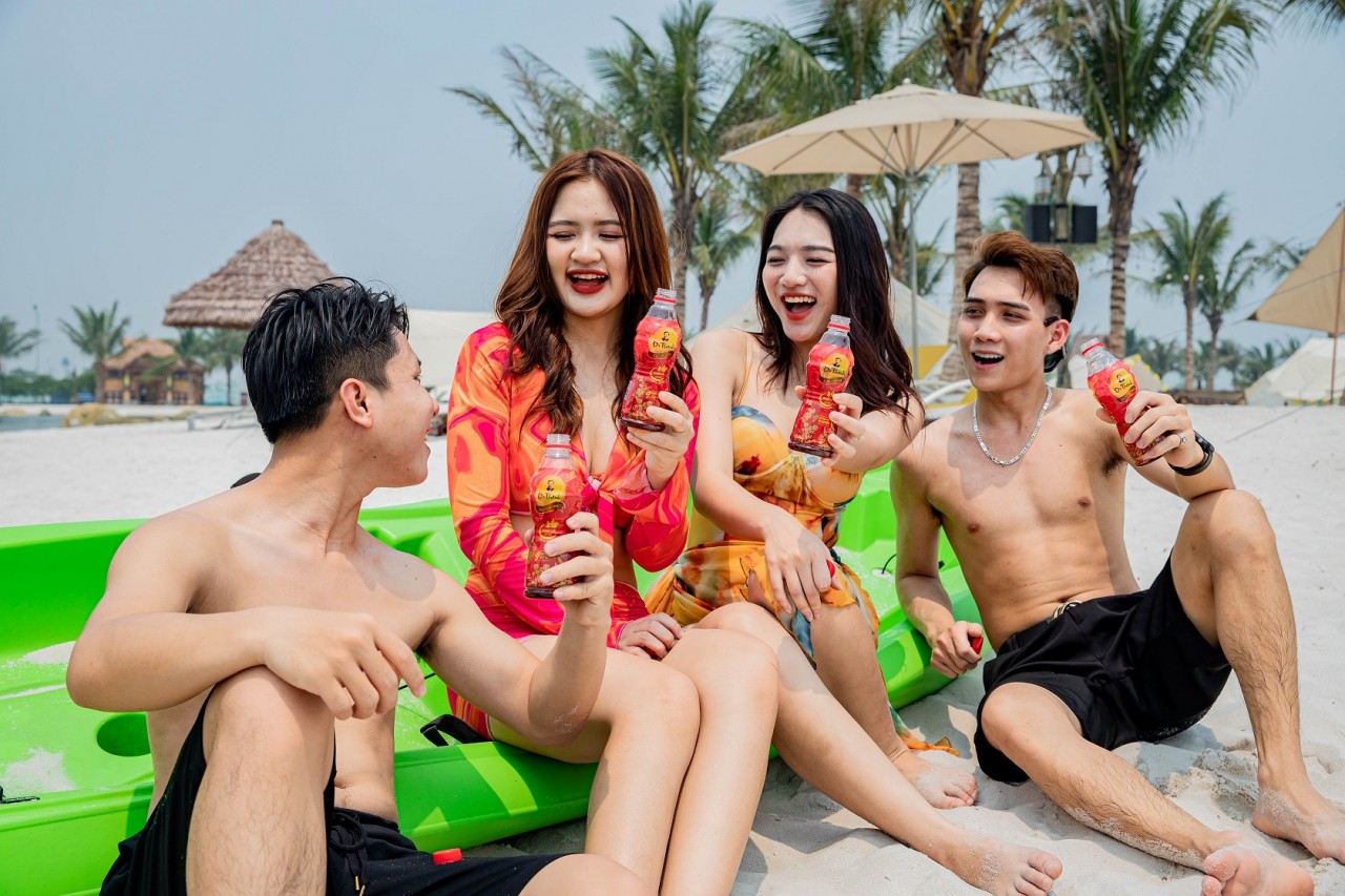 Sống nhiệt, quẩy nhiệt và thanh lọc cơ thể để tươi mát mỗi ngày là cách người trẻ tận hưởng những ngày thanh xuân tươi đẹp. Sống nhiệt, quẩy nhiệt và thanh lọc cơ thể để tươi mát mỗi ngày là cách người trẻ tận hưởng những ngày thanh xuân tươi đẹp.