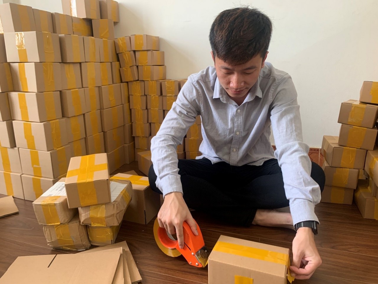 Nhân viên đóng hàng thường đối diện với những áp lực về chỉ tiêu gói hàng trong ngày.