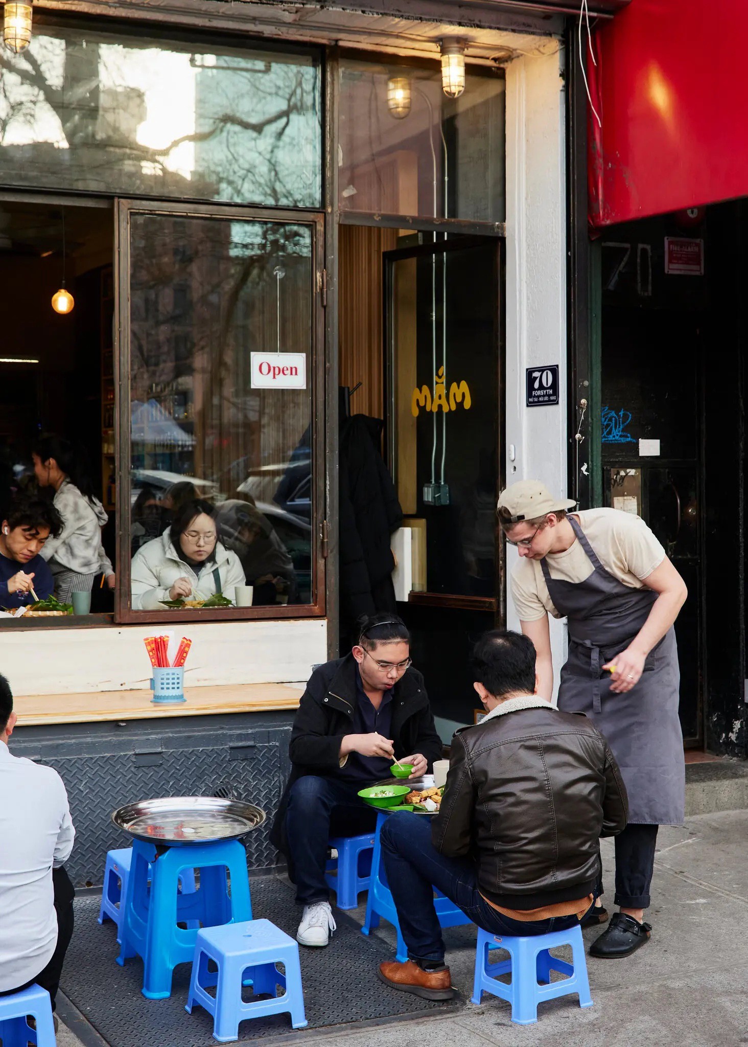 Chồng Mỹ vợ Việt bán bún đậu mắm tôm giữa thành phố New York Chồng Mỹ vợ Việt bán bún đậu mắm tôm giữa thành phố New York