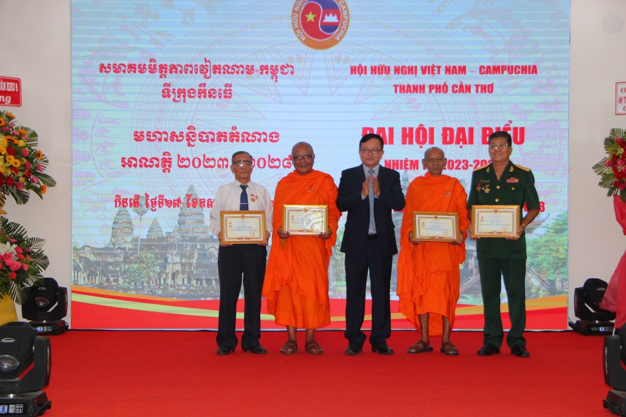 “Ươm mầm hữu nghị” là nhiệm vụ trọng tâm “Ươm mầm hữu nghị” là nhiệm vụ trọng tâm