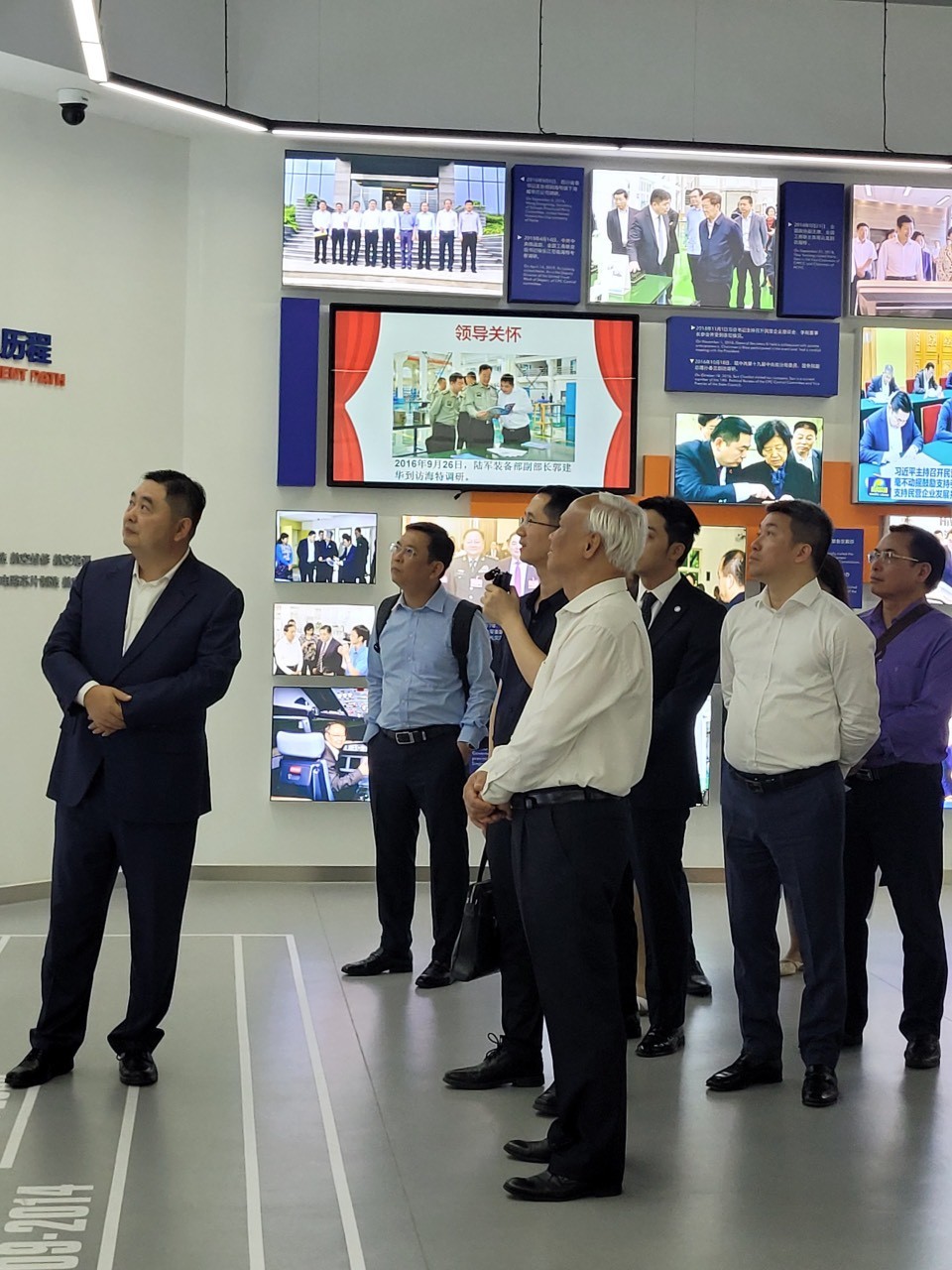 Đoàn đại biểu Việt Nam thăm làm việc tại Trung Quốc Đoàn đại biểu Việt Nam thăm làm việc tại Trung Quốc