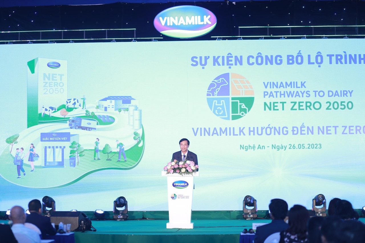 Ông Nguyễn Hạnh Phúc – Chủ tịch HĐQT Vinamilk chia sẻ về cam kết của Vinamilk đối với mục tiêu Net Zero. Ông Nguyễn Hạnh Phúc – Chủ tịch HĐQT Vinamilk chia sẻ về cam kết của Vinamilk đối với mục tiêu Net Zero.