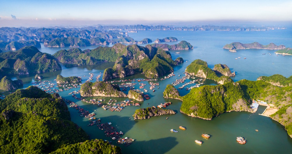 Vịnh Lan Hạ là một trong những vịnh đẹp nhất ở Cát Bà. Vịnh Lan Hạ là một trong những vịnh đẹp nhất ở Cát Bà.