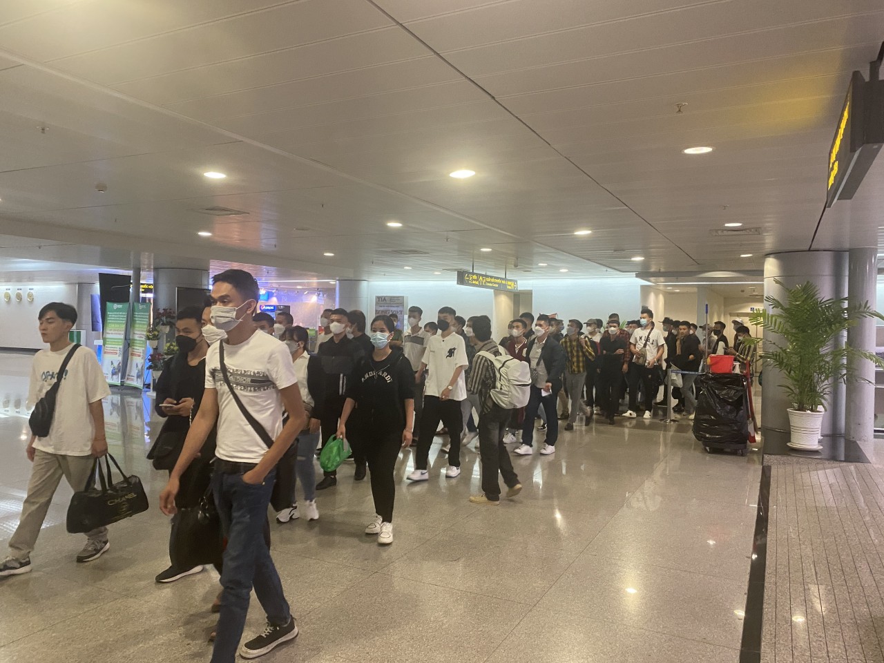Đưa 60 người Việt giải cứu từ cơ sở đánh bạc ở Philippines về nước Đưa 60 người Việt giải cứu từ cơ sở đánh bạc ở Philippines về nước