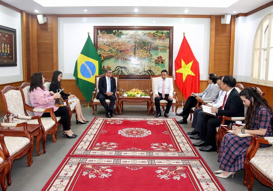 Vietnam and Brazil Strengthen Friendship Vietnam, Brazil Strengthen Friendship