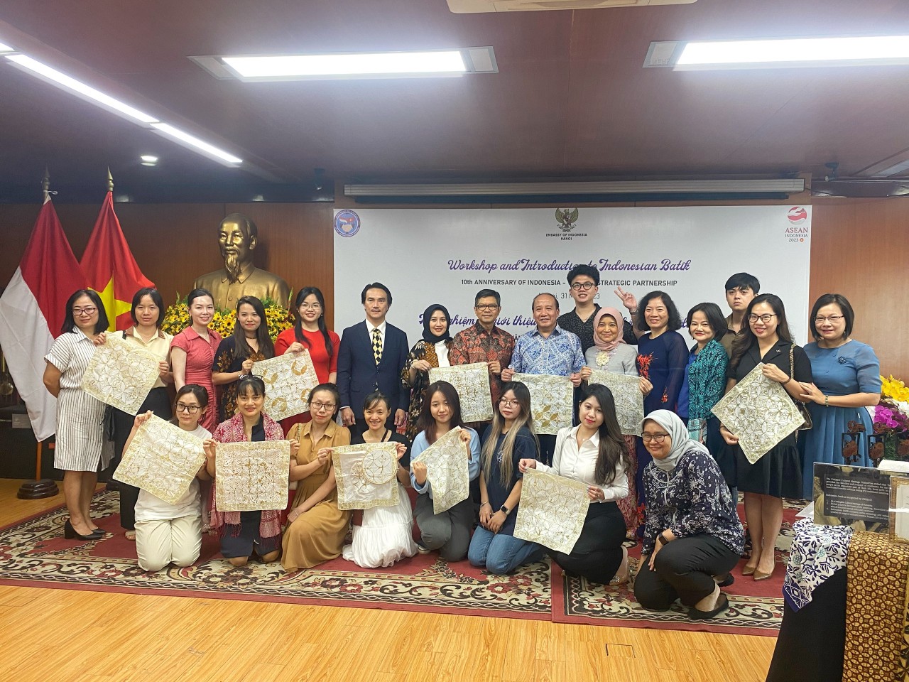Giới thiệu nghệ thuật nhuộm vải Batik – nét đẹp truyền thống của người Indonesia Giới thiệu nghệ thuật nhuộm vải Batik – nét đẹp truyền thống của người Indonesia