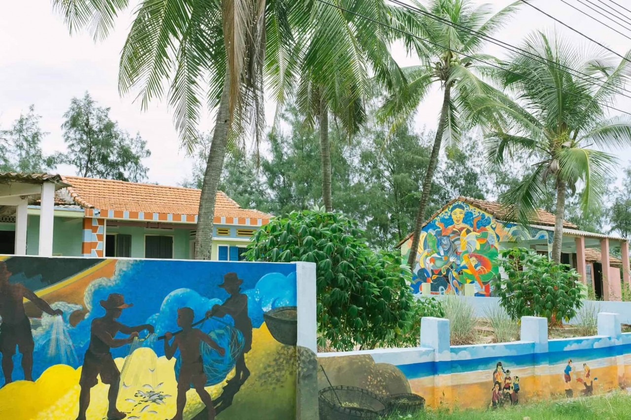 Murals of all kinds cover the buildings at Tam Thanh Mural Village. Photo: Kristen Wells Murals of all kinds cover the buildings at Tam Thanh Mural Village. Photo: Kristen Wells
