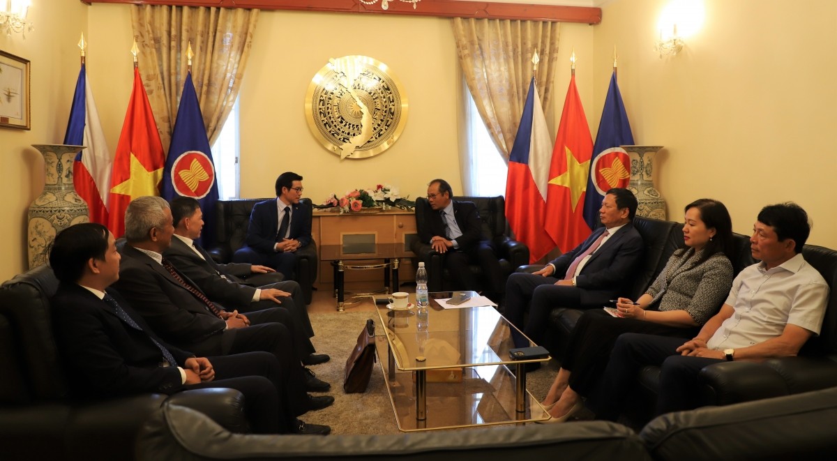 Liên hiệp hội người Việt Nam tại châu Âu và Đại học Tôn Đức Thắng ký thỏa thuận hợp tác Liên hiệp hội người Việt Nam tại châu Âu và Đại học Tôn Đức Thắng ký thỏa thuận hợp tác