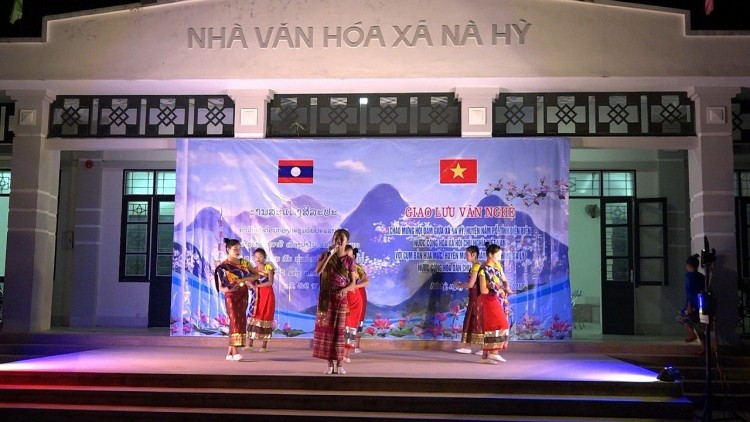 Nậm Pồ (Điện Biên) tô thắm tình hữu nghị Việt - Lào Nậm Pồ (Điện Biên) tô thắm tình hữu nghị Việt - Lào