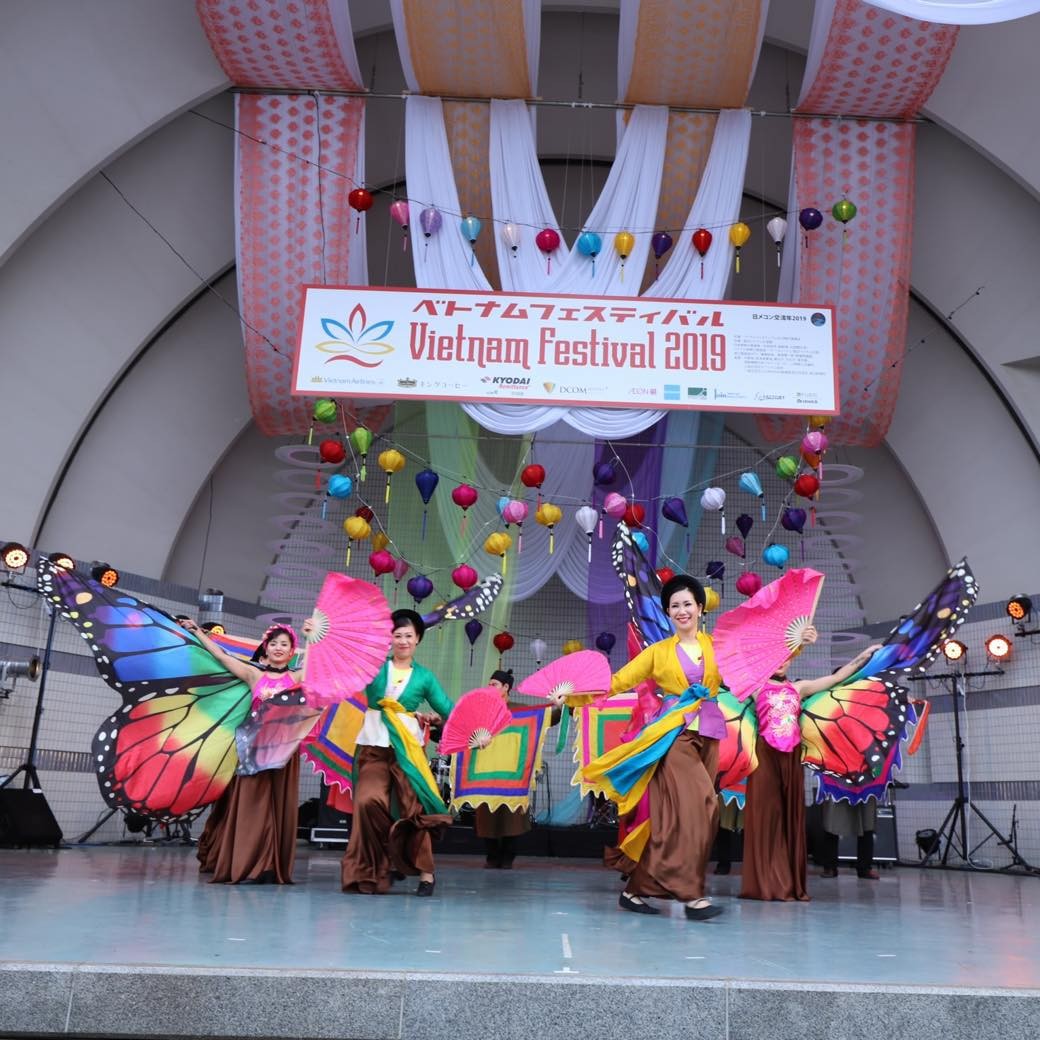Art performance at the previous Vietnam's festival at Japan. Art performance at the previous Vietnam's festival at Japan.