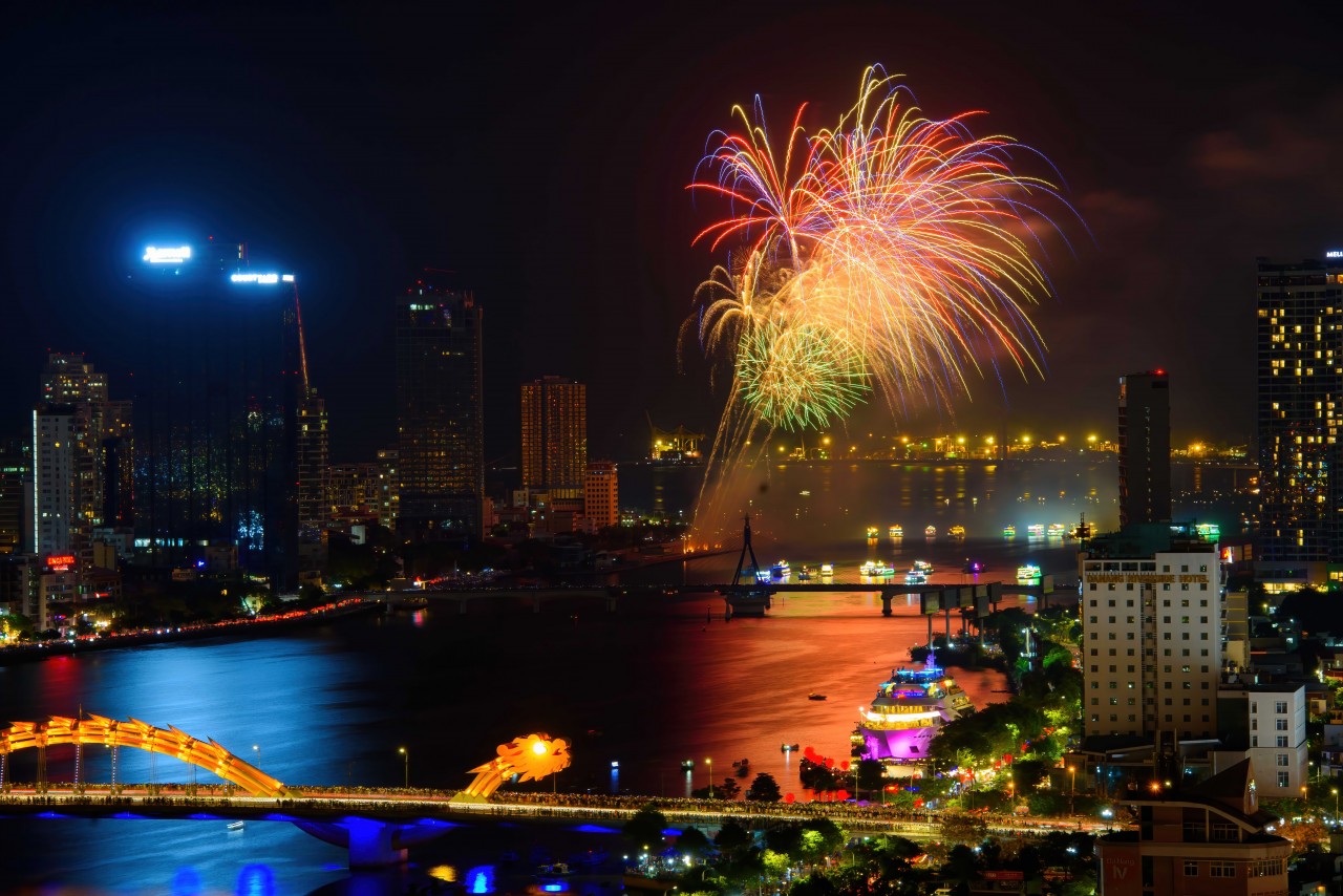 Màn trình diễn của đội chủ nhà Đà Nẵng - Việt Nam (Ảnh: Danang.gov). Màn trình diễn của đội chủ nhà Đà Nẵng - Việt Nam (Ảnh: Danang.gov).
