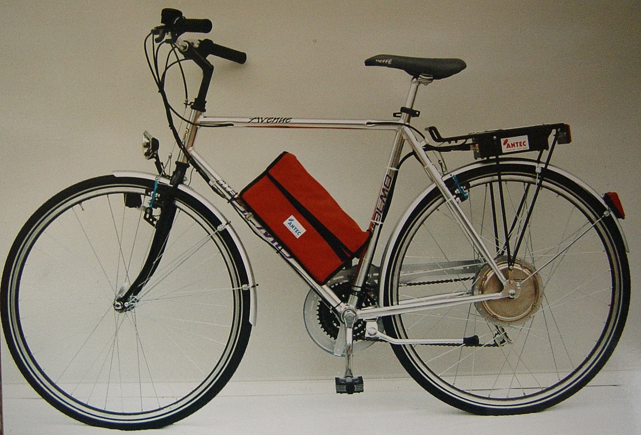 Mẫu xe đạp điện xuất hiẹn năm 1991 (Ảnh: Wikipedia). Mẫu xe đạp điện xuất hiẹn năm 1991 (Ảnh: Wikipedia).