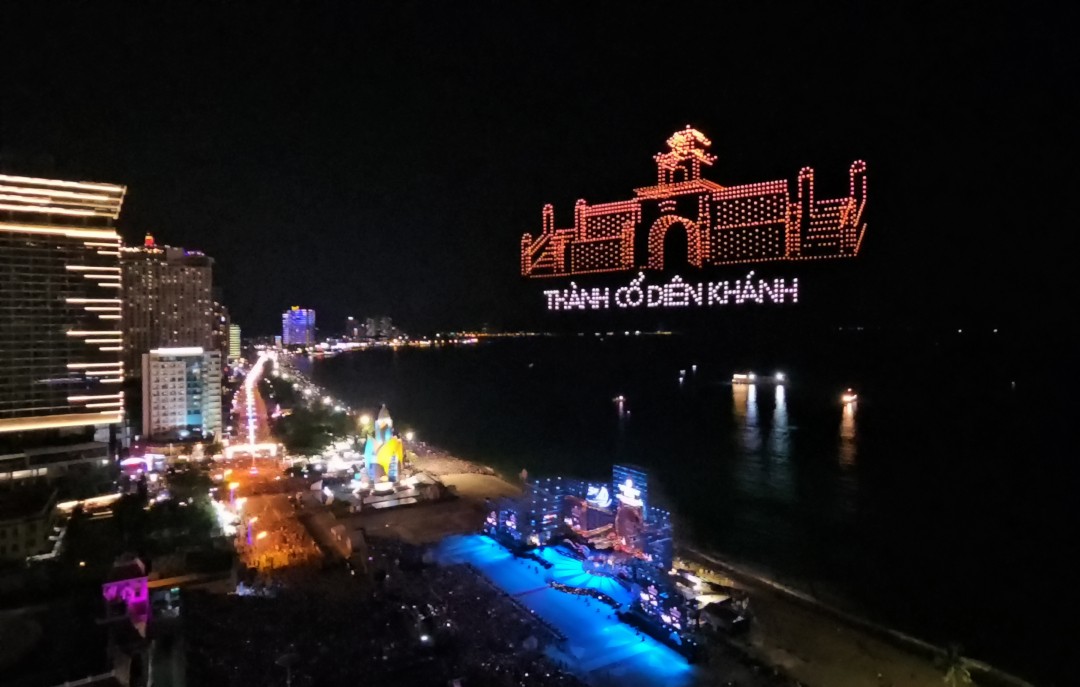 Thành cổ Diên Khánh được tái hiện bằng ngôn ngữ ánh sáng (Ảnh: Báo Khánh Hòa). Thành cổ Diên Khánh được tái hiện bằng ngôn ngữ ánh sáng (Ảnh: Báo Khánh Hòa).