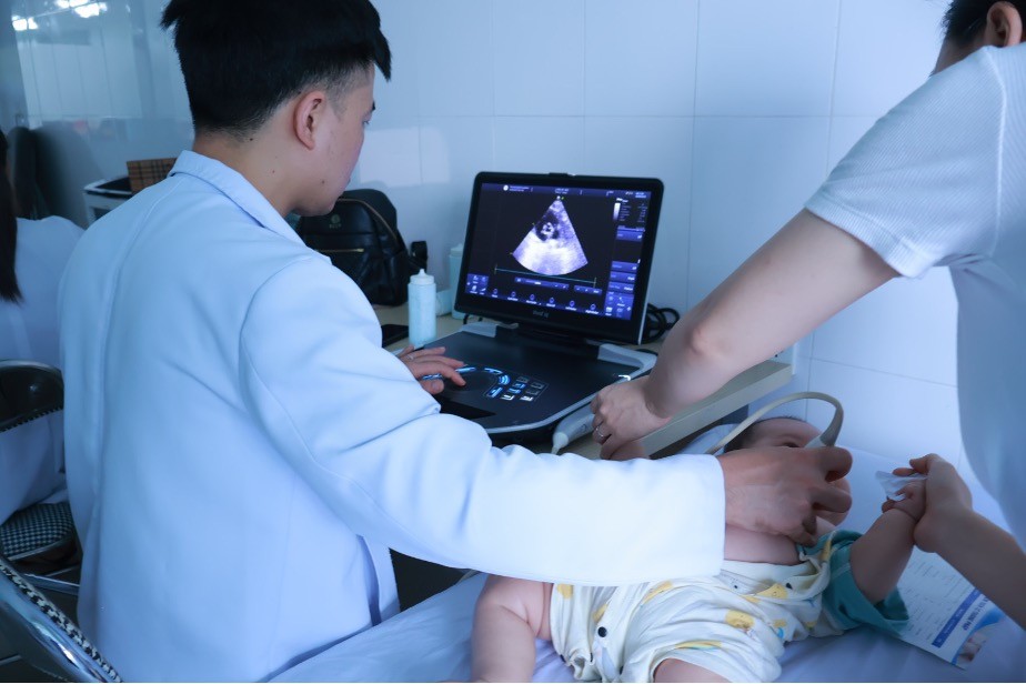 Khám sàng lọc và hội chẩn tim mạch miễn phí cho hơn 150 trẻ em Hải Phòng Khám sàng lọc và hội chẩn tim mạch miễn phí cho hơn 150 trẻ em Hải Phòng
