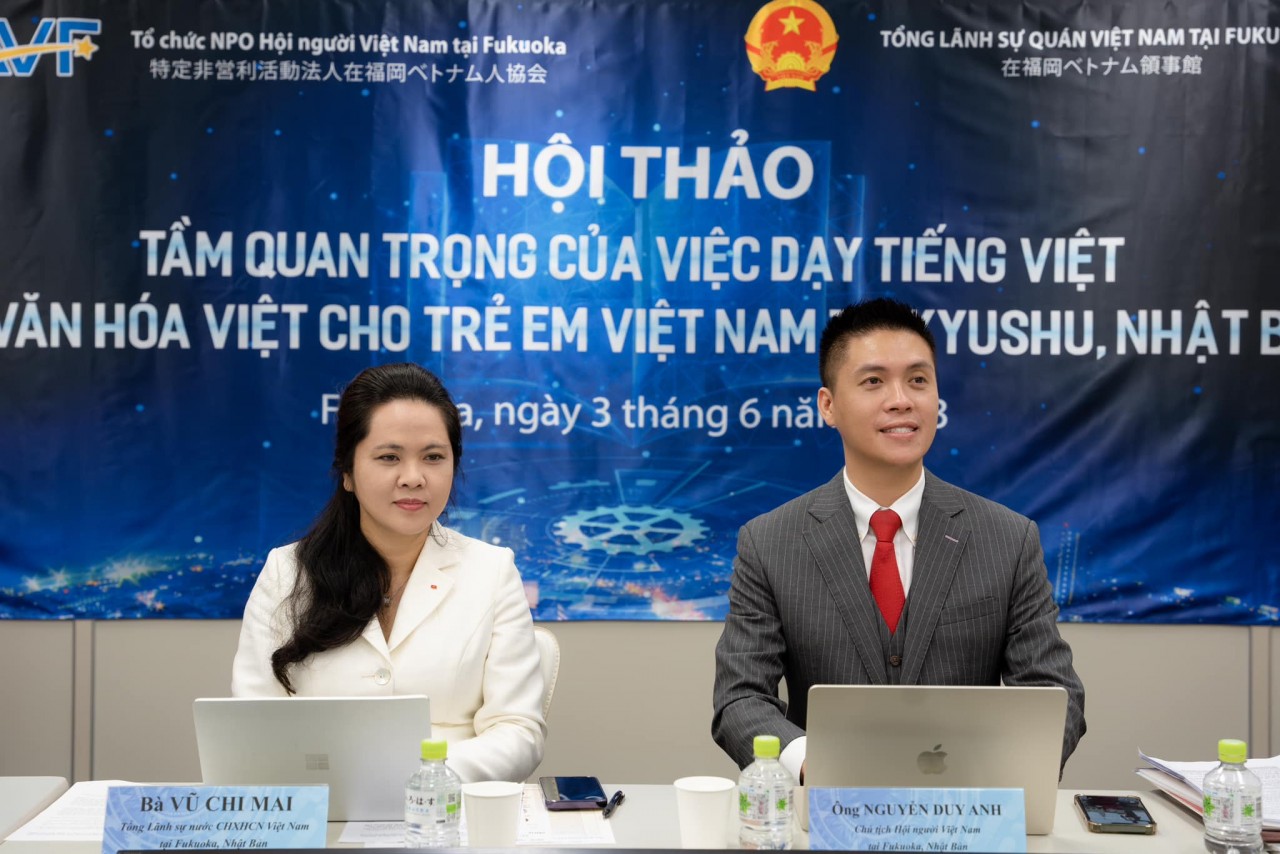 Vu Chi Mai, consul general of Vietnam in Fukuoka and Nguyen Duy Anh, president of Vietnamese Association in Fukuoka at the workshop on June 3. Photo: Truong Quan Vu Chi Mai, consul general of Vietnam in Fukuoka and Nguyen Duy Anh, president of Vietnamese Association in Fukuoka at the workshop on June 3. Photo: Truong Quan