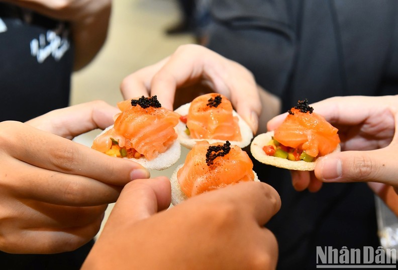 First-ever Norwegian Seafood Day Brings True Taste of Norway to Hanoi Customers First-ever Norwegian Seafood Day Brings True Taste of Norway to Hanoi Customers