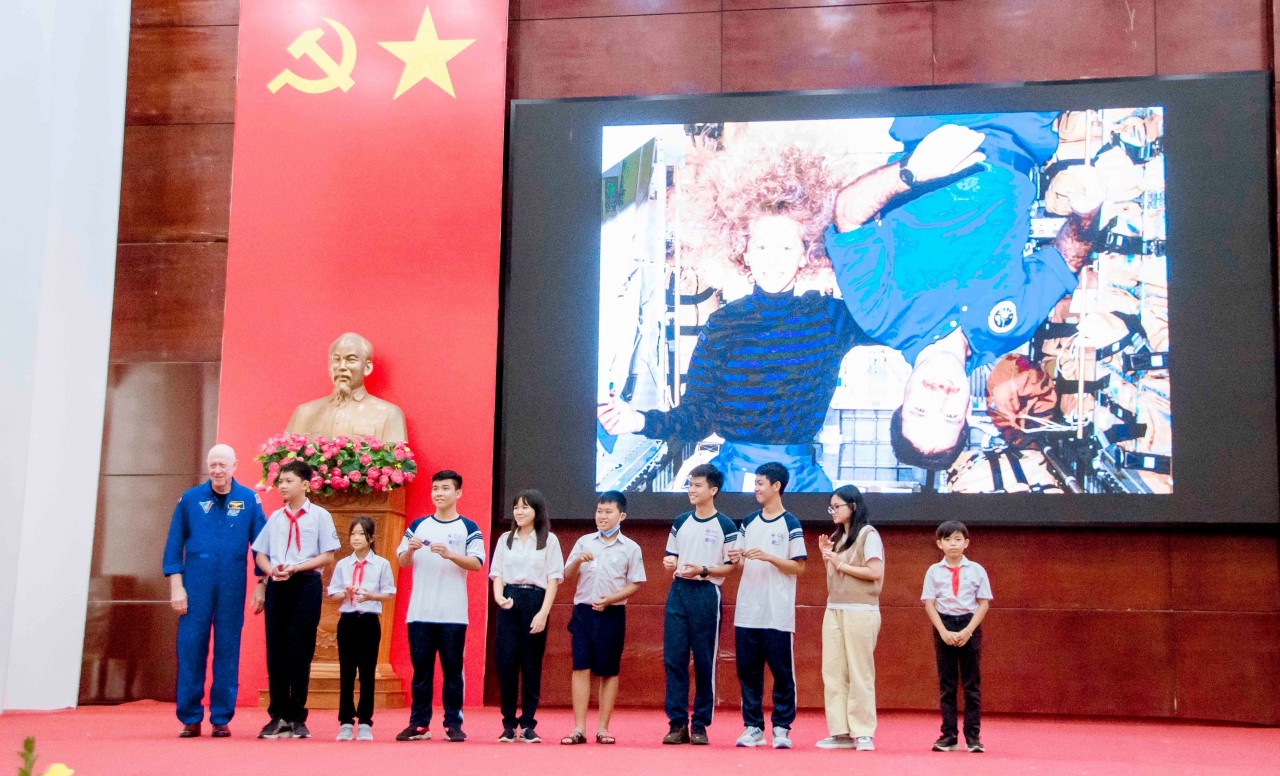Tuổi trẻ ĐBSCL có cơ hội tìm hiểu về lĩnh vực khoa học công nghệ, không gian vũ trụ. Tuổi trẻ ĐBSCL có cơ hội tìm hiểu về lĩnh vực khoa học công nghệ, không gian vũ trụ.