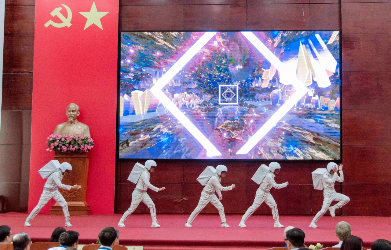 Tuổi trẻ ĐBSCL có cơ hội tìm hiểu về lĩnh vực khoa học công nghệ, không gian vũ trụ. Tuổi trẻ ĐBSCL có cơ hội tìm hiểu về lĩnh vực khoa học công nghệ, không gian vũ trụ.